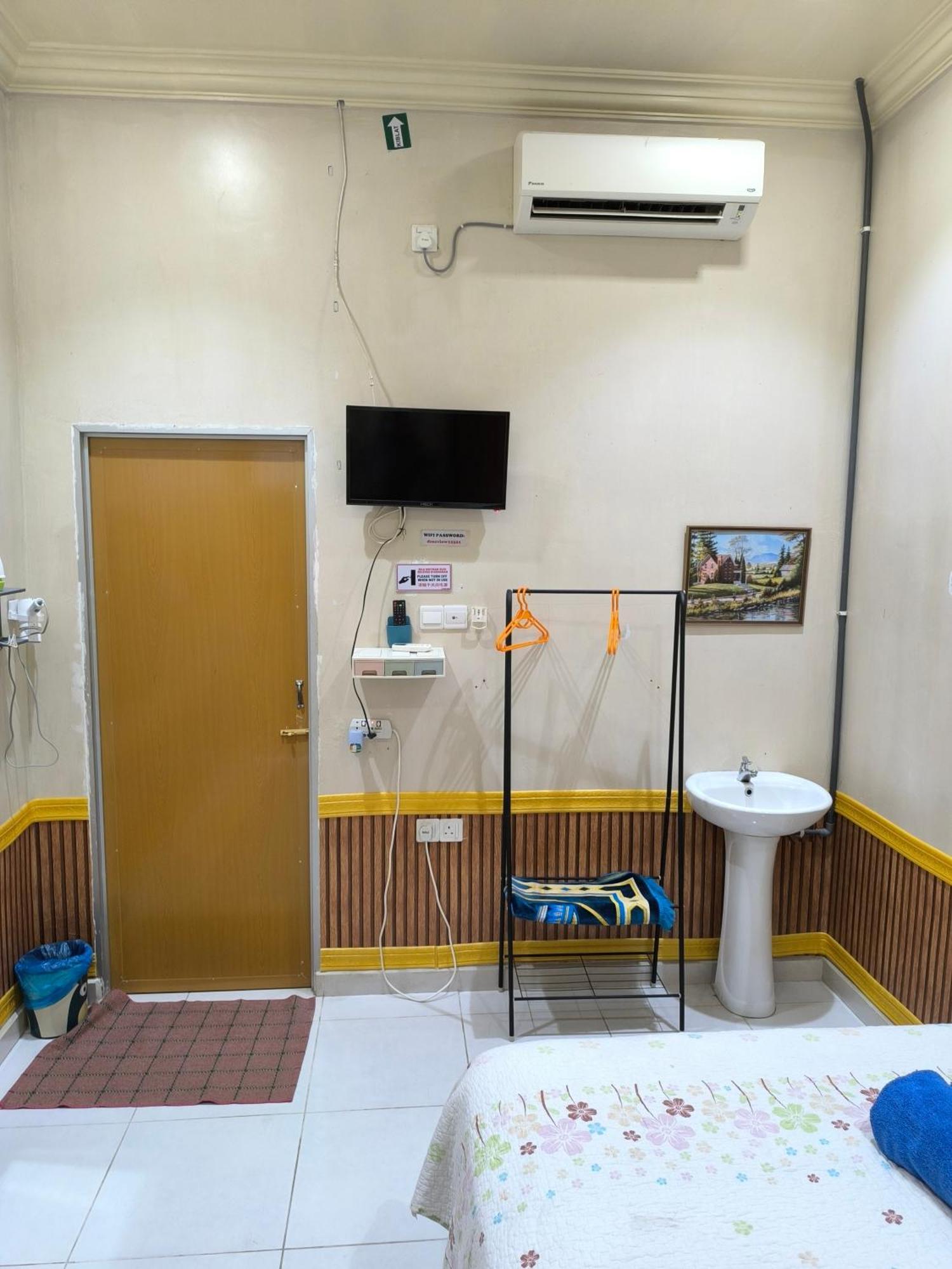 קמפונג קואלה בסוט Desa Besut Inn מראה חיצוני תמונה